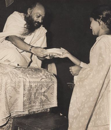 Geeta with an offering for Osho